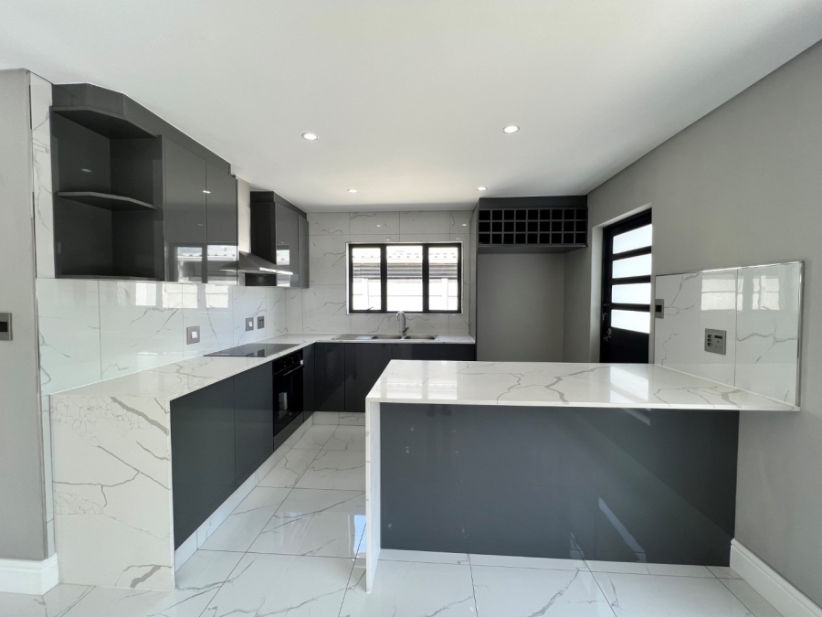 3 Bedroom Property for Sale in Parklands Western Cape